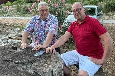 Színes ing, borosta, Németh Zsolt: szokásosan alakul Orbán Viktor horvát nyaralása
