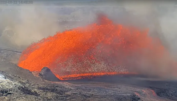 Webkamera-felvétel a hawaii Kilauea vulkán kitöréséről – Forrás: USGS Hawaii Vulkán Obszervatórium
