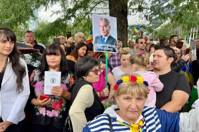 Több száz híve várta Călin Georgescut az Ilfov megyei rendőrségnél