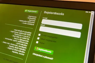 A myVIP-en ma is bárki megnézheti a tinikori fotóinkat. De vajon miért?