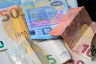 Arte: Jachtvásárlás covidsegélyből, elcsent gazdatámogatások – a legkülönbözőbb módokon nyúlják le Európában az EU-s pénzeket