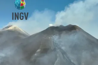 Újra megjelent a magas hamuoszlop, ismét kitört az Etna