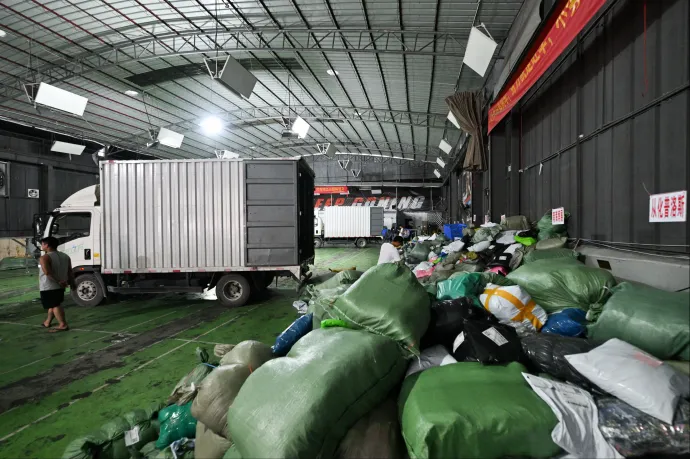 A kínai webshopok féken tartásával próbálkozik a kormány, de a Temu–Shein adó csak megkerüli a lényeget