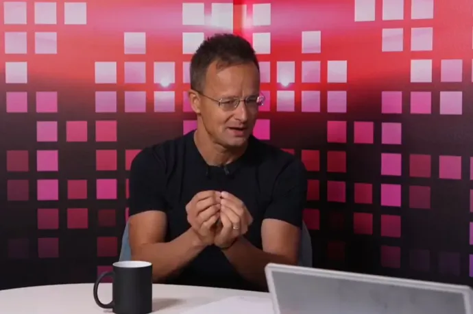 „A nagy luxusjetek nem tudnak a fűről felszállni” – értékelte Orbán magánrepülőzését Szijjártó Péter