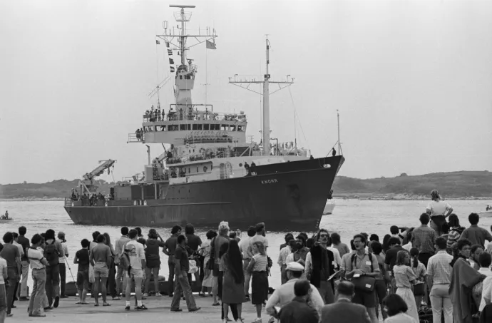 A kutatók hajója, a Knorr és az Argo a Titanic roncsának megtalálása után, 1985. szeptember 9-én – Fotó: Bettmann / Getty Images