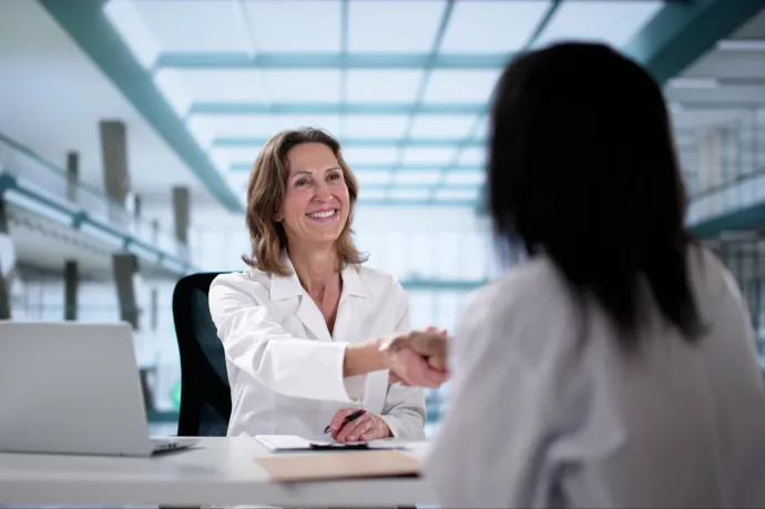 Egyre égetőbb a munkaerőhiány, ez lehet az egyik megoldás (x)