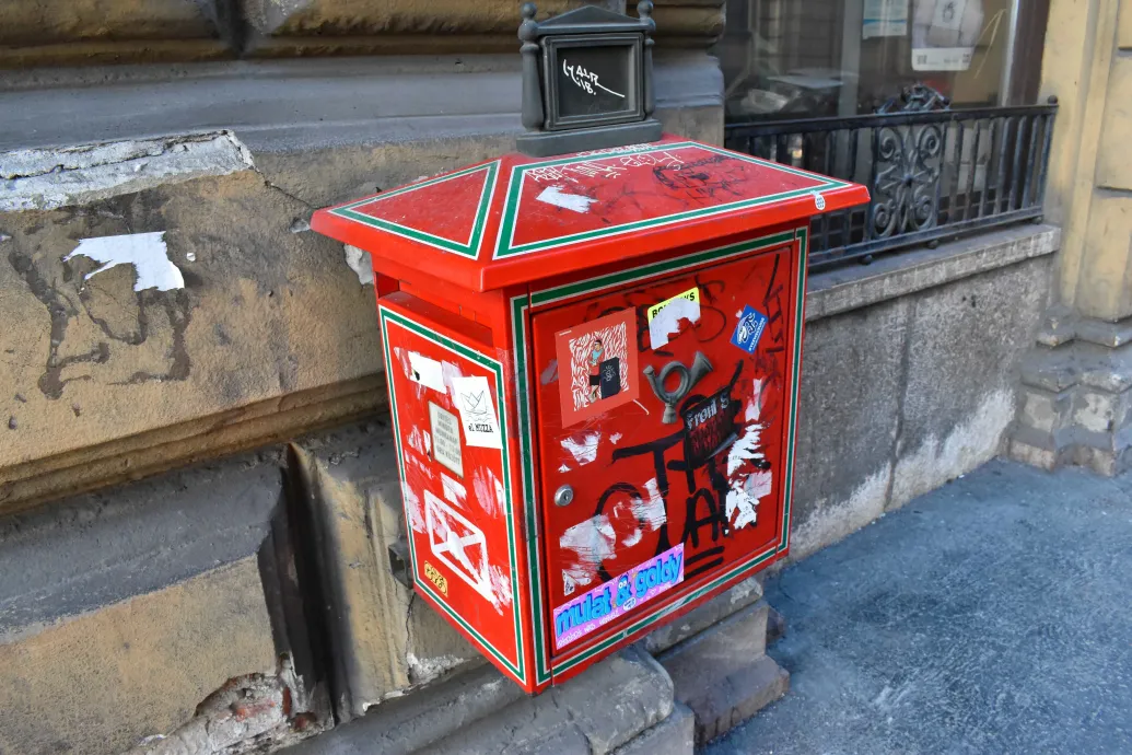 Szinte egész Európa leállt vele, de a Magyar Posta még felvesz Amerikába tartó csomagokat – Forrás: Telex.hu