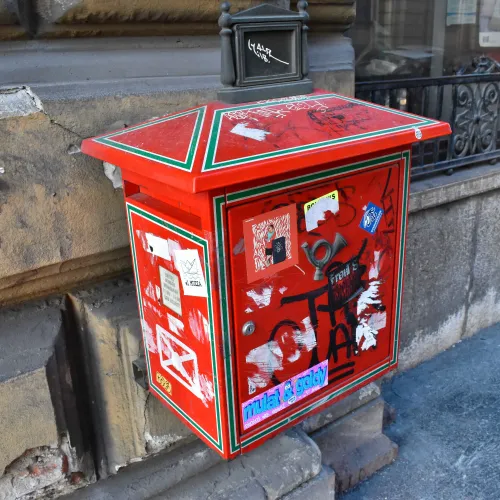 Szinte egész Európa leállt vele, de a Magyar Posta még felvesz Amerikába tartó csomagokat