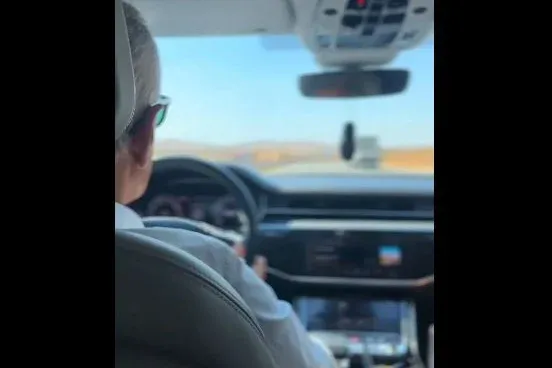 Olyan videót posztolt magáról a török közlekedési miniszter, amin 225 km/órával száguld, megbüntették