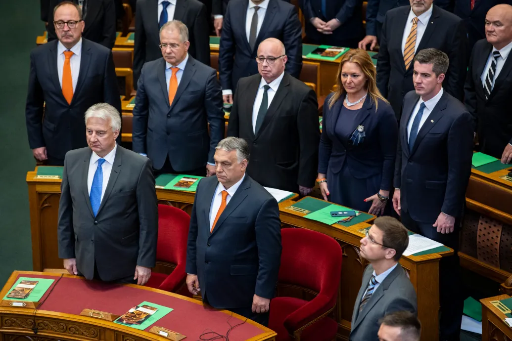 Pont az Ajsa Luna-balhé idején jutott eszébe Orbánnak újra elmondani, hogyan kell énekelni a Himnuszt Kép