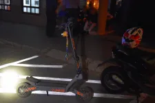 Életveszélyesen megsérült egy elektromos rollerrel eleső 13 éves lány Kaposváron