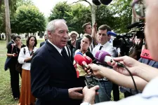 Lábon lőheti magát a francia kormány, utcai és parlamenti lázadás jöhet a megszorítási terv miatt
