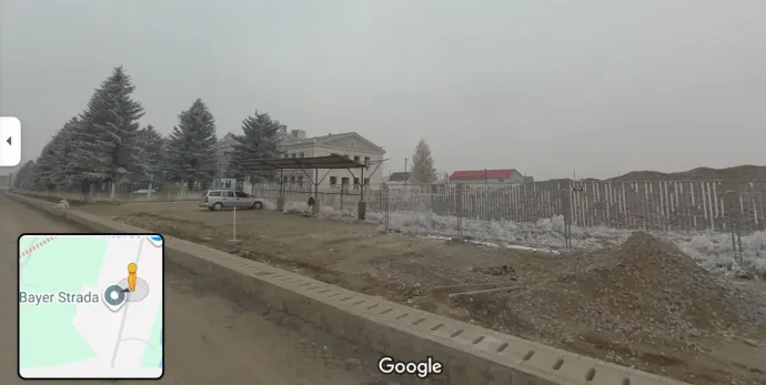 A néhai és az új "Bayer-sztráda" az alszegi úton, ahol még aszfalt se volt, most már minden van – Fotó: Visit Hargita / Google View képernyőmentés, Tőkés Hunor / Transtelex
