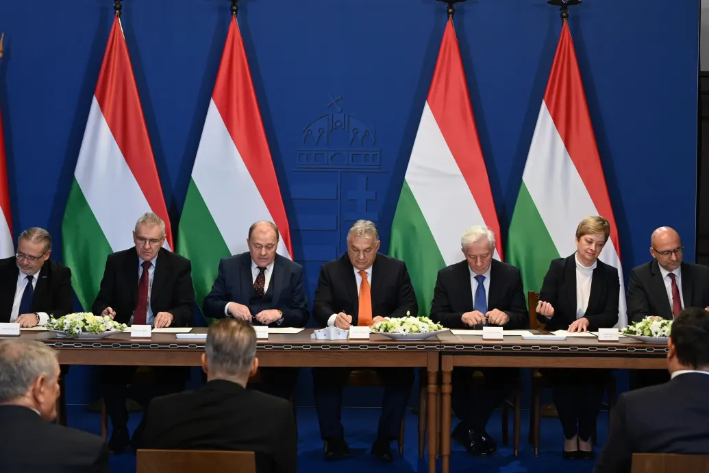 A kormány komoly engedményekre készül a munkaadókkal szemben, hogy fenntartsa a veszélybe került bérmegállapodást – Forrás: Telex.hu