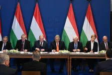 A kormány komoly engedményekre készül a munkaadókkal szemben, hogy fenntartsa a veszélybe került bérmegállapodást