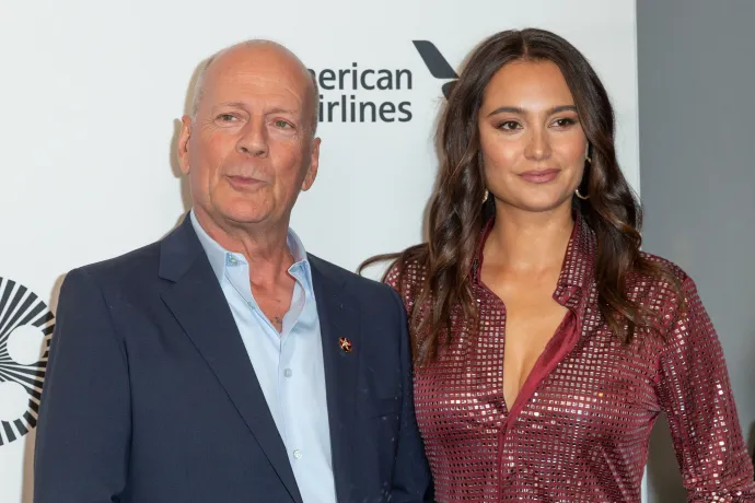 Bruce Willis felesége szerint a színész jó egészségnek örvend, de az agya kezdi cserben hagyni