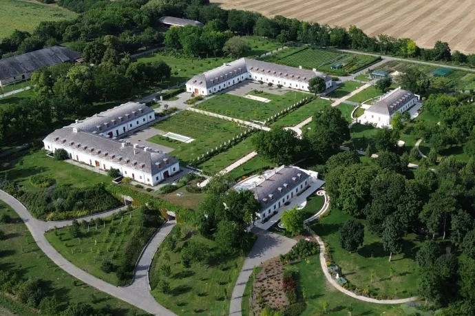 Kertépítész Hatvanpusztáról: 500 millió forintba kerülhetett csak a kert kialakítása