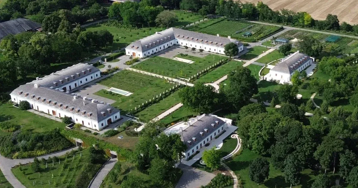 Luxus vagy farm? Orbán apjának hatvanpusztai birtoka