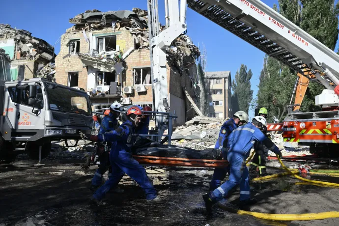 Négy gyerek is meghalt az oroszok kijevi rakétatámadásában, a CNN 19 halottról tud