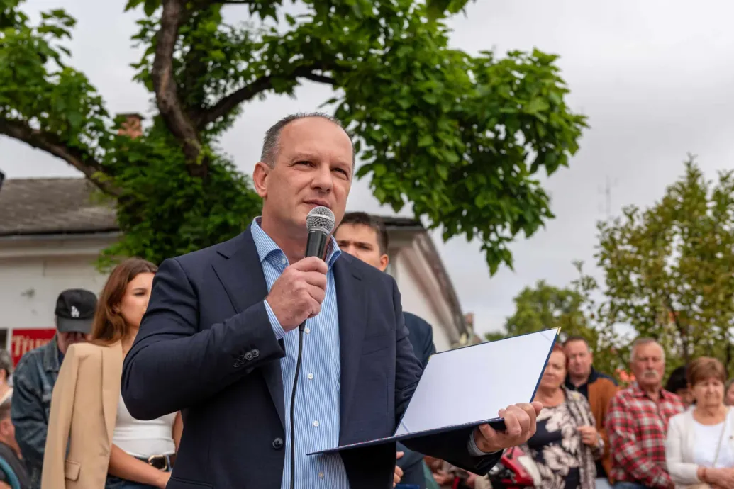 Luxizással vádolták be a szövetségesei a polgármestert, aztán váratlanul jegelték a fideszes belháborút – Forrás: Telex.hu