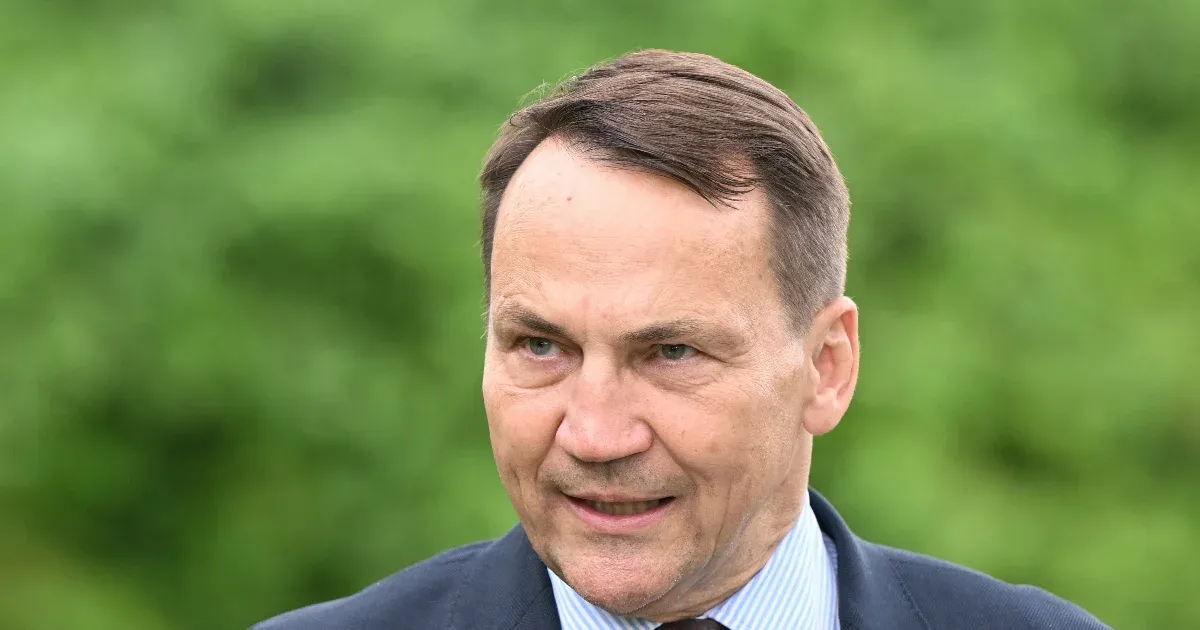 A lengyel külügyminiszter meghívta Lengyelországba a schengeni övezetből kitiltott Robert Brovdit