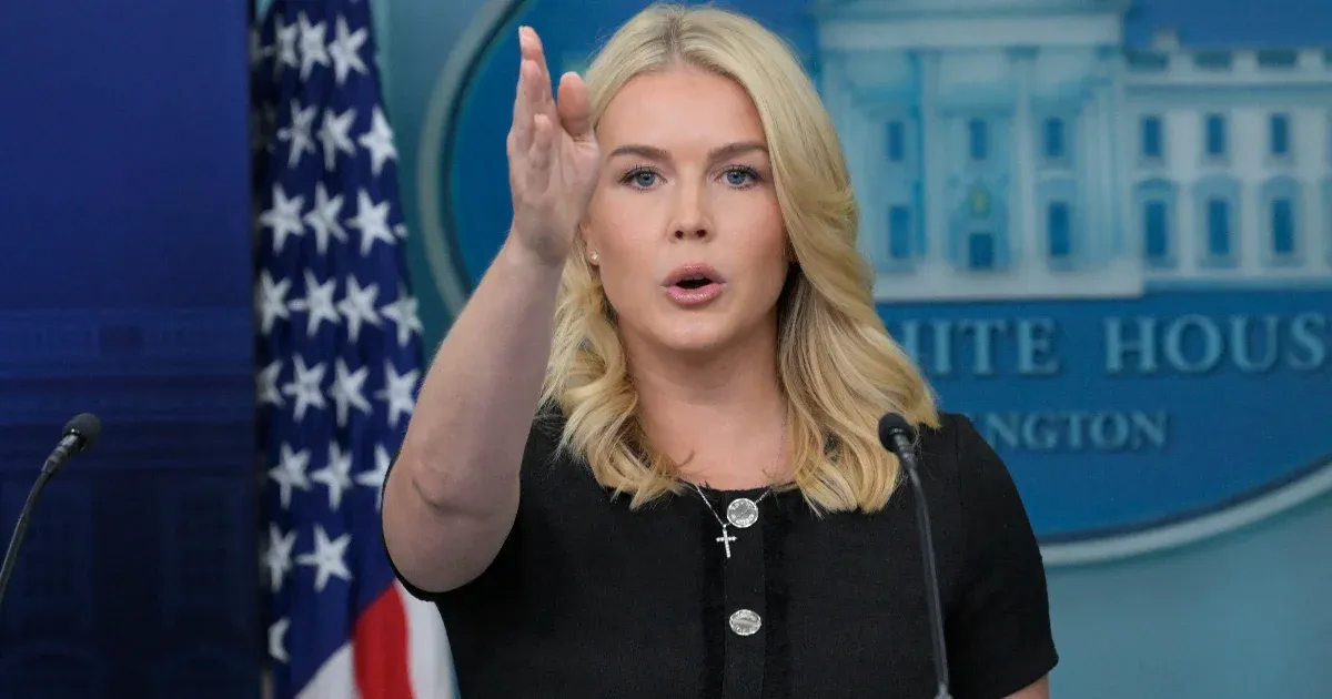 Trump szóvivője egy szinten kezeli az orosz olajfinomítót ért ukrán és a kijevi civileket megölő orosz rakétatámadást