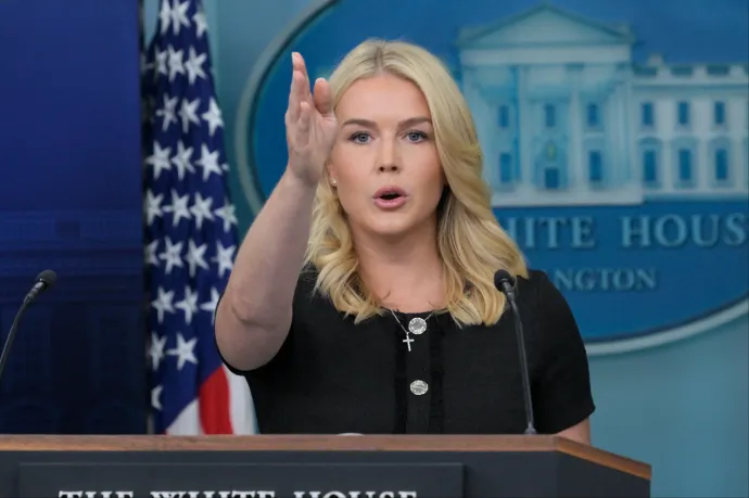 Trump szóvivője egy szinten kezeli az orosz olajfinomítót ért ukrán és a kijevi civileket megölő orosz rakétatámadást