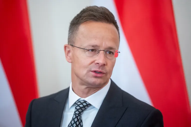 Példátlan csörtébe ment bele Robert Brovdi kitiltásával a magyar kormány