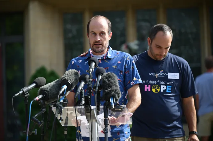 Azonosították a minneapolisi iskolai lövöldöző áldozatait, egy tízéves lányt és egy nyolcéves fiút