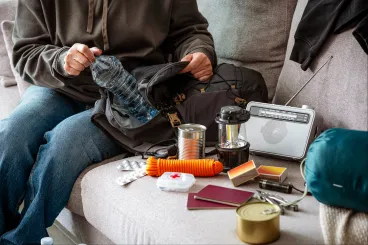 Biztonsági útmutatót adott ki a lengyel belügy, megmondták, mi legyen a vészhelyzeti hátizsákban