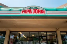 1991-ben Amerikába emigrált és négydolláros órabérért szállított ki pizzát. Ma 270 étterme van