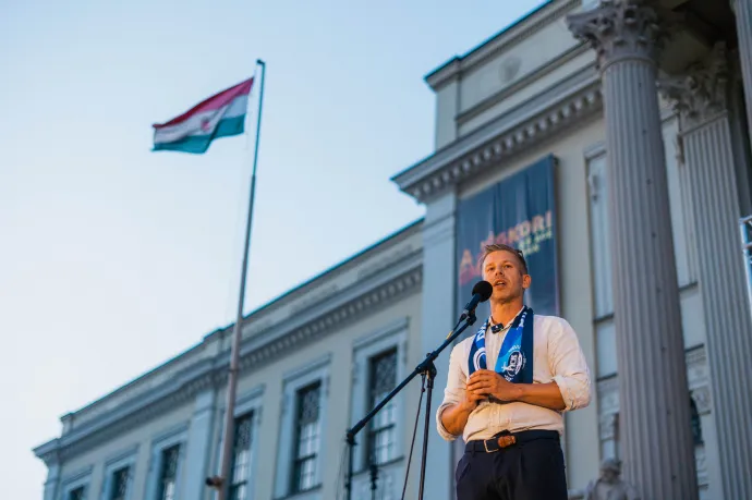 Magyar Péter Szegeden: Jobb állva meghalni, mint térdepelve élni
