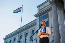 Magyar Péter Szegeden: Jobb állva meghalni, mint térdepelve élni