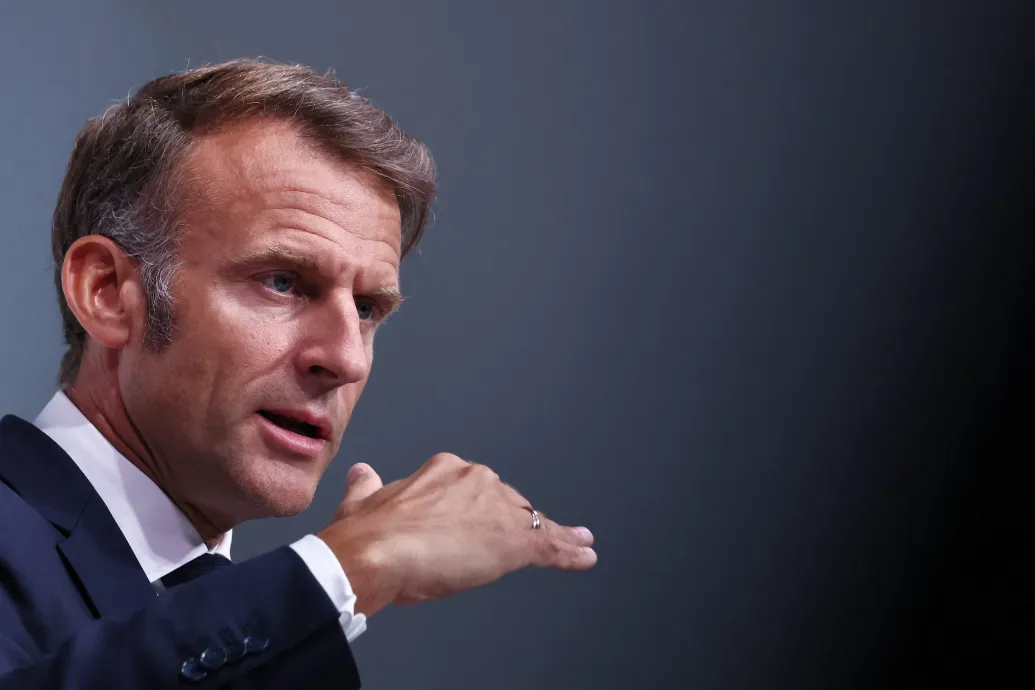 Macron szerint Putyin átverte Trumpot, ha hétfőig nem egyezik bele, hogy találkozik Zelenszkijjel