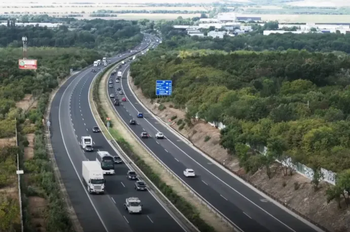 Hétfőtől olcsóbbak lesznek az online vásárolt autópálya-matricák