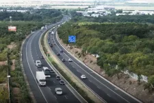 Hétfőtől olcsóbbak lesznek az online vásárolt autópálya-matricák