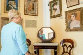 Jól nézne ki nálunk egy Rippl-Rónai a falon – mondta Sulyok Tamás felesége, és már válogathatott is