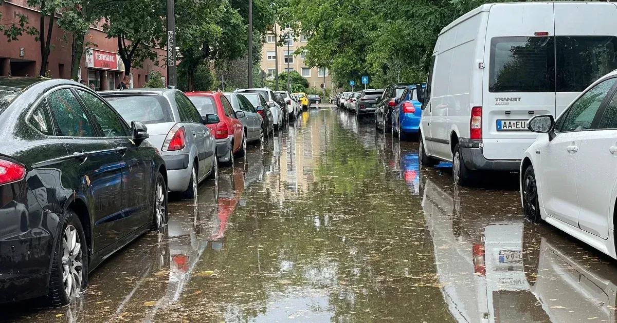 Brutális felhőszakadás volt Magyarországon, Budapesten az utcákon hömpölygött a víz