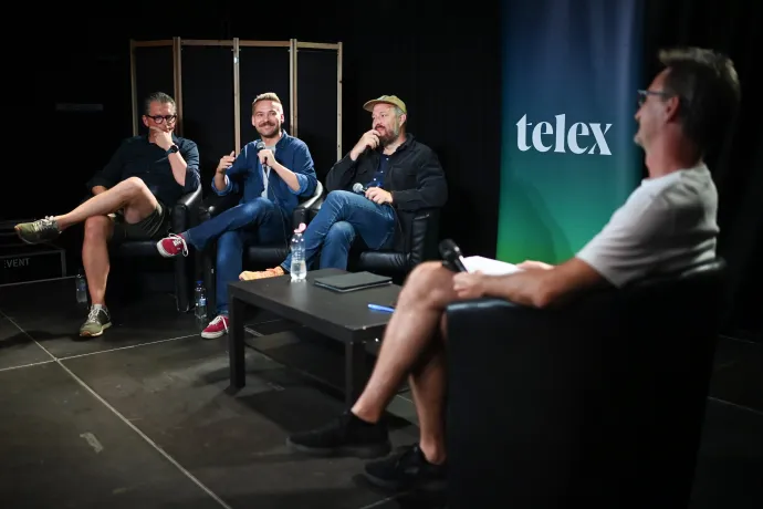 Pusztay András vezérigazgató, Német Tamás főszerkesztő és Kárpáti Márton, az igazgatóság elnöke az olvasók kérdéseire válaszol, a beszélgetést Joób Sándor vezeti – Fotó: Bődey János / Telex