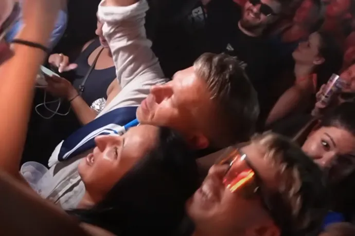 Majka koncertjén bulizott Magyar Péter, a SZIN-en is felzúgott a „mocskos Fidesz” skandálás