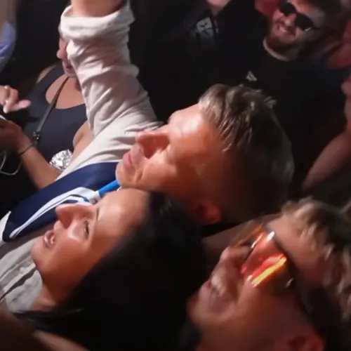 Majka koncertjén bulizott Magyar Péter, a SZIN-en is felzúgott a „mocskos Fidesz” skandálás