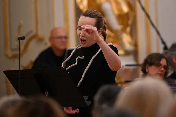 Ágaprítás az Apolló teremben