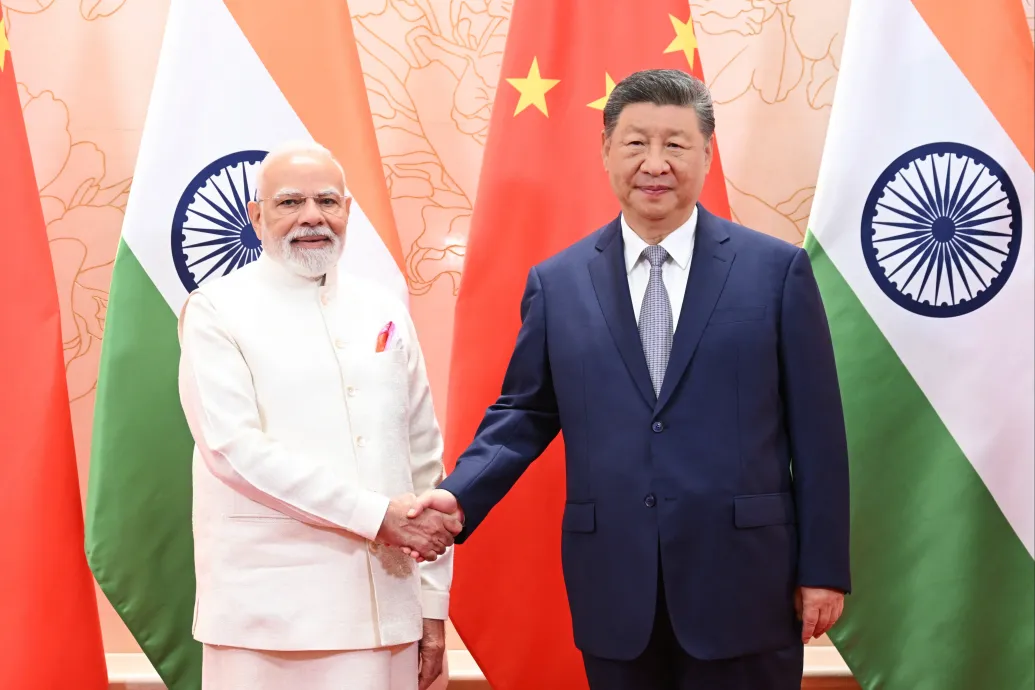 Kína és India új bizalmi kapcsolatáról beszélt Hszi Csin-ping és Modi az SCO-csúcson