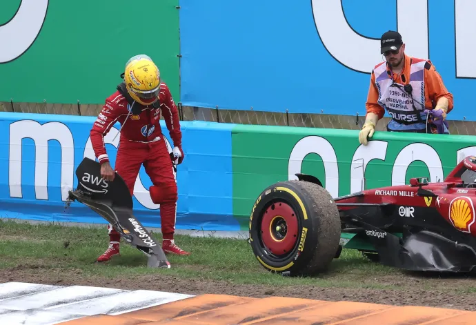 A 2025-ös Forma–1-es Holland Nagydíjon kiesett Lewis Hamilton – Fotó: Christian Hartmann / Reuters