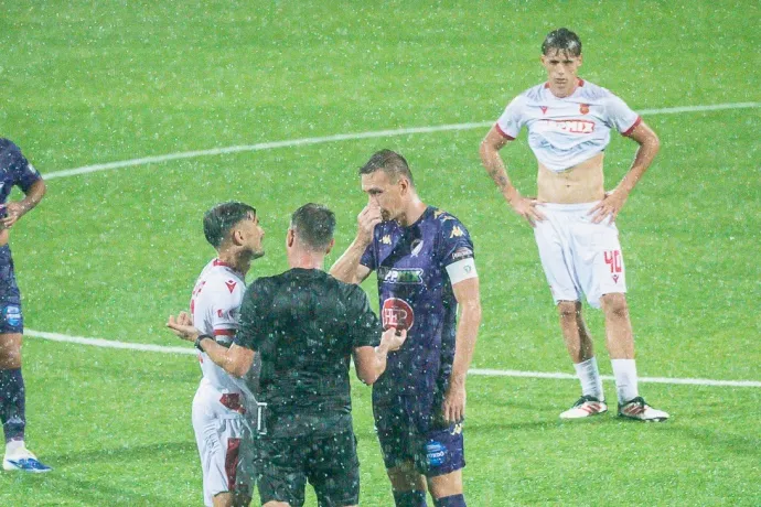 A heves esőzések miatt félbeszakadt a Budapest Honvéd és a KTE mérkőzése