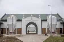Lázár János nagybátyja és a volt földügyi államtitkár is megjelent a mezőhegyesi Ménesbirtok vezetőségében
