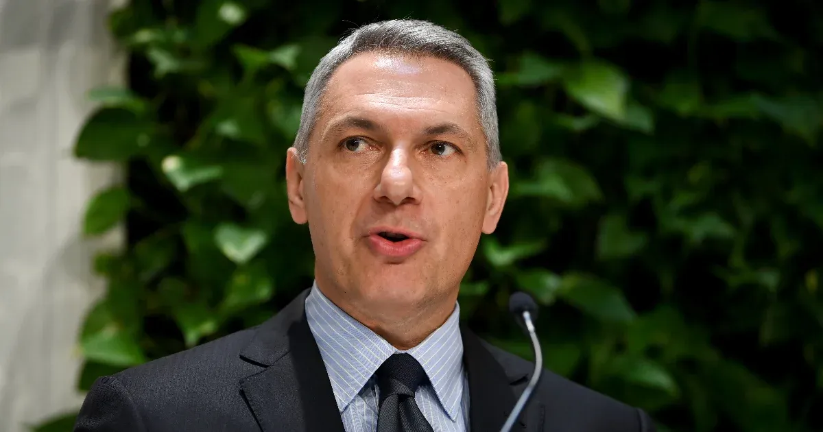 Lázár János a Közlekedésinfón: 2022 novembere óta sikerült a kátyúból kimozdítani a MÁV-ot