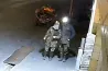 Bankot rabolt és boltból is lopott, mégis lassan négy éve nem tudják elfogni a gyerekeivel a vadonban bujkáló férfit