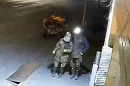Bankot rabolt és boltból is lopott, mégis lassan négy éve nem tudják elfogni a gyerekeivel a vadonban bujkáló férfit