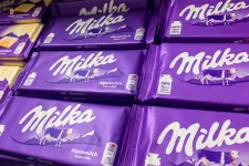 Bepereli a német fogyasztóvédelem a Milka gyártóját, mert észrevétlenül összezsugorították a csokitáblákat